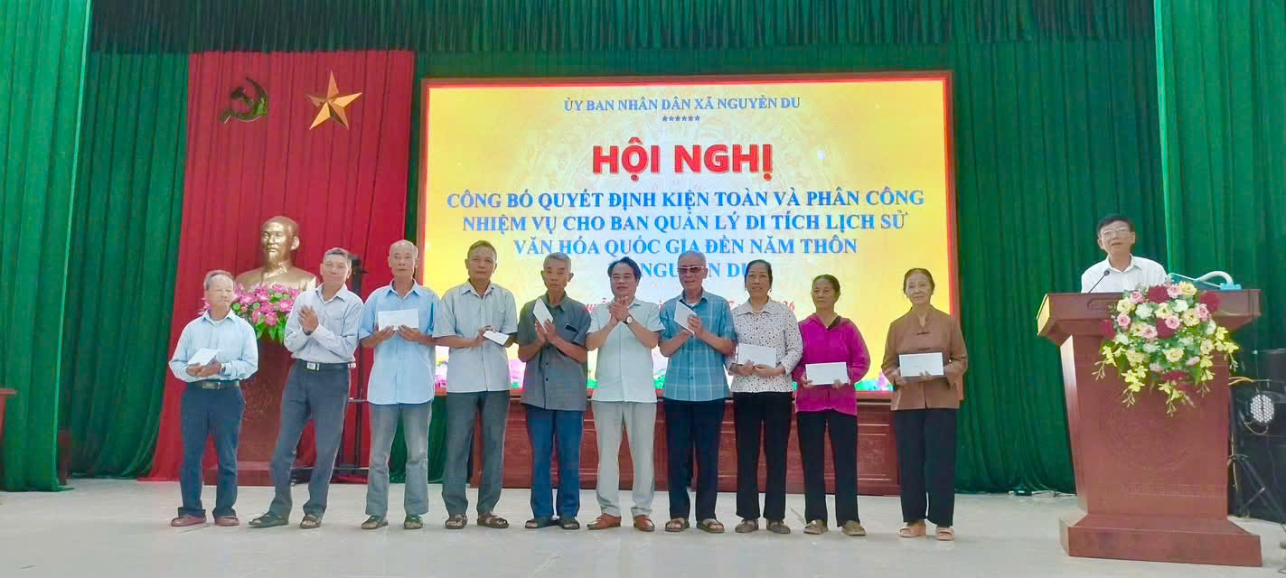 HỘI NGHỊ CÔNG BỐ QUYẾT ĐỊNH KIỆN TOÀN VÀ PHÂN CÔNG NHIỆM VỤ BAN QUẢN LÝ DI TÍCH LỊCH SỬ - VĂN HÓA QUỐC GIA ĐỀN NĂM THÔN.