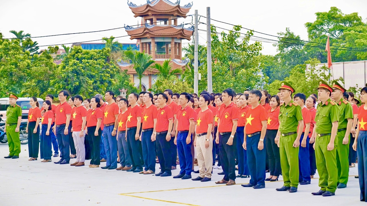 Xã Nguyễn Du tổ chức Lễ Chào cờ với chủ đề “Tôi yêu Tổ quốc, quê hương tôi”