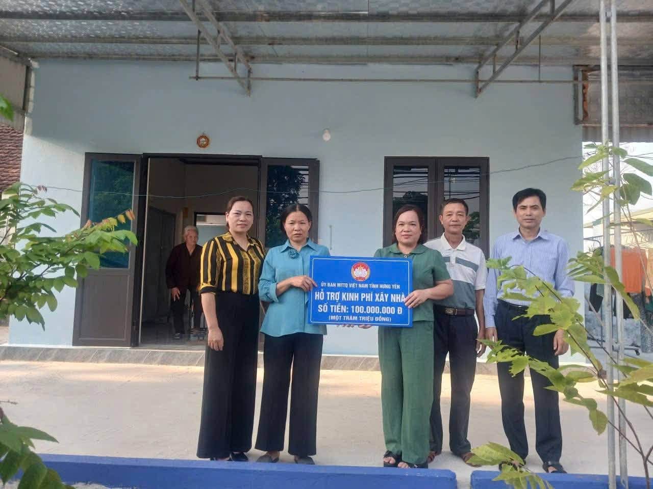 ỦY BAN MTTQ VIỆT NAM XÃ NGUYỄN DU TRAO KINH PHÍ HỖ TRỢ XÂY DỰNG, SỬA CHỮA NHÀ TÌNH NGHĨA CHO 03 HỘ GIA ĐÌNH.